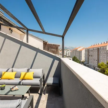 Modern Beleca Near Split *