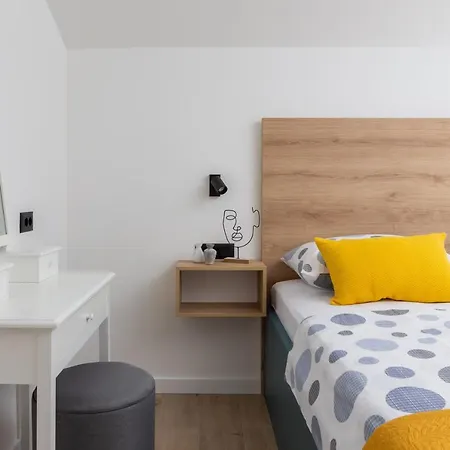 Modern Beleca Near Split *