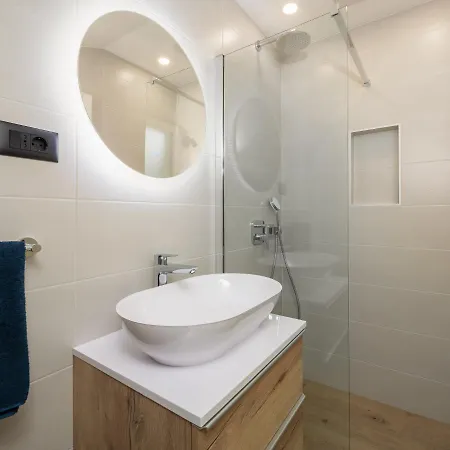 Modern Beleca Near Split Apartmán *