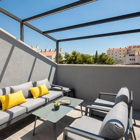 Modern Beleca Near Split شقة *