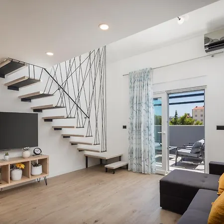 Modern Beleca Near Split