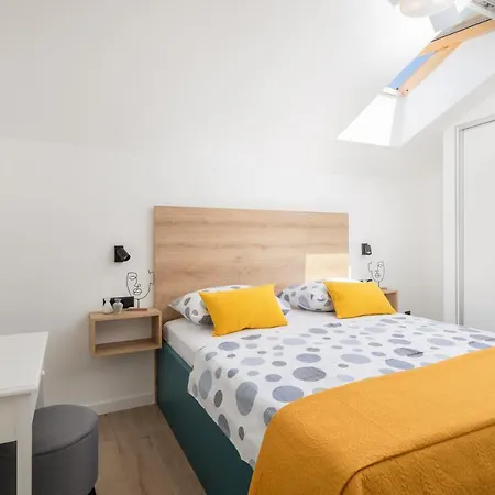 Modern Beleca Near Split *