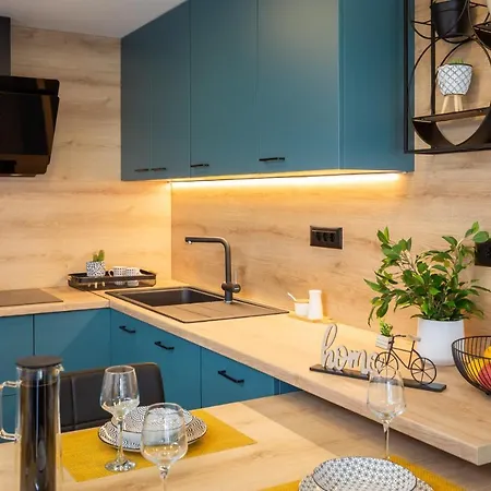 Modern Beleca Near Split