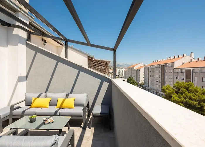 Modern Beleca Near Split *