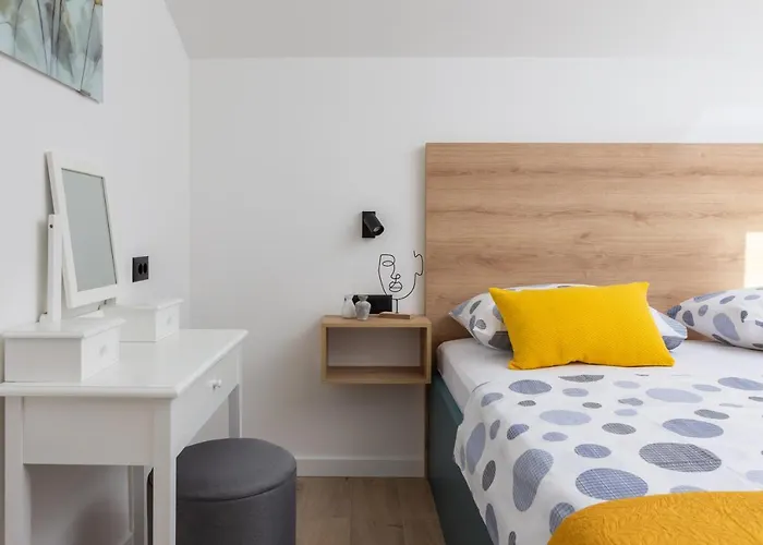 Modern Beleca Near Split *