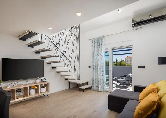 Modern Beleca Near Split