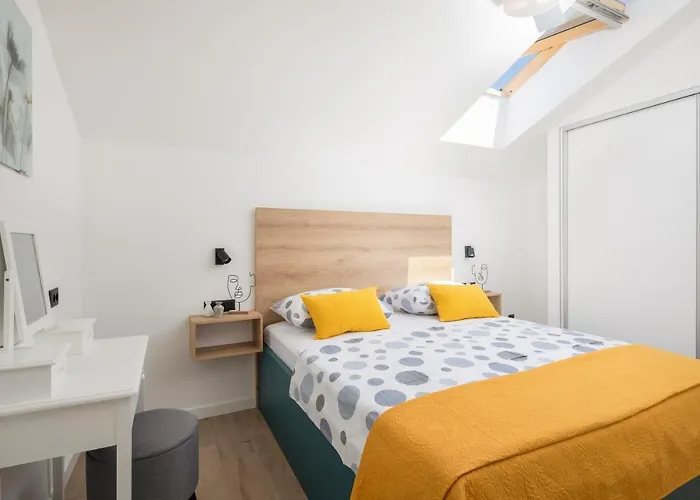 Modern Beleca Near Split *